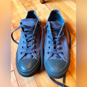 Low top converse shoes